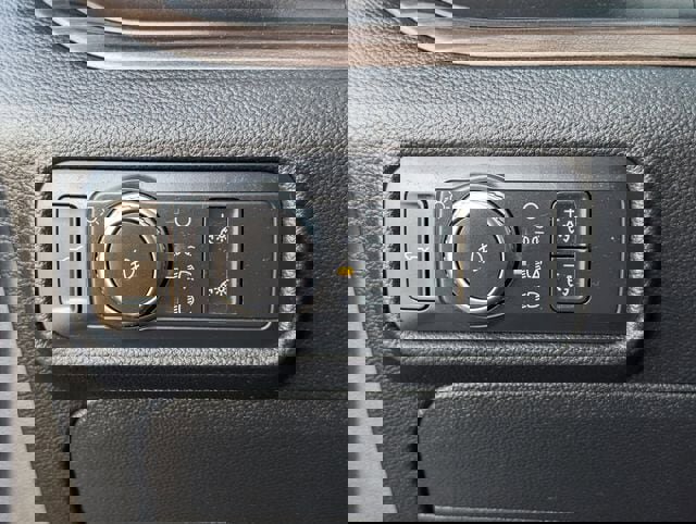 Used 2020 Ford Explorer Limited image 20