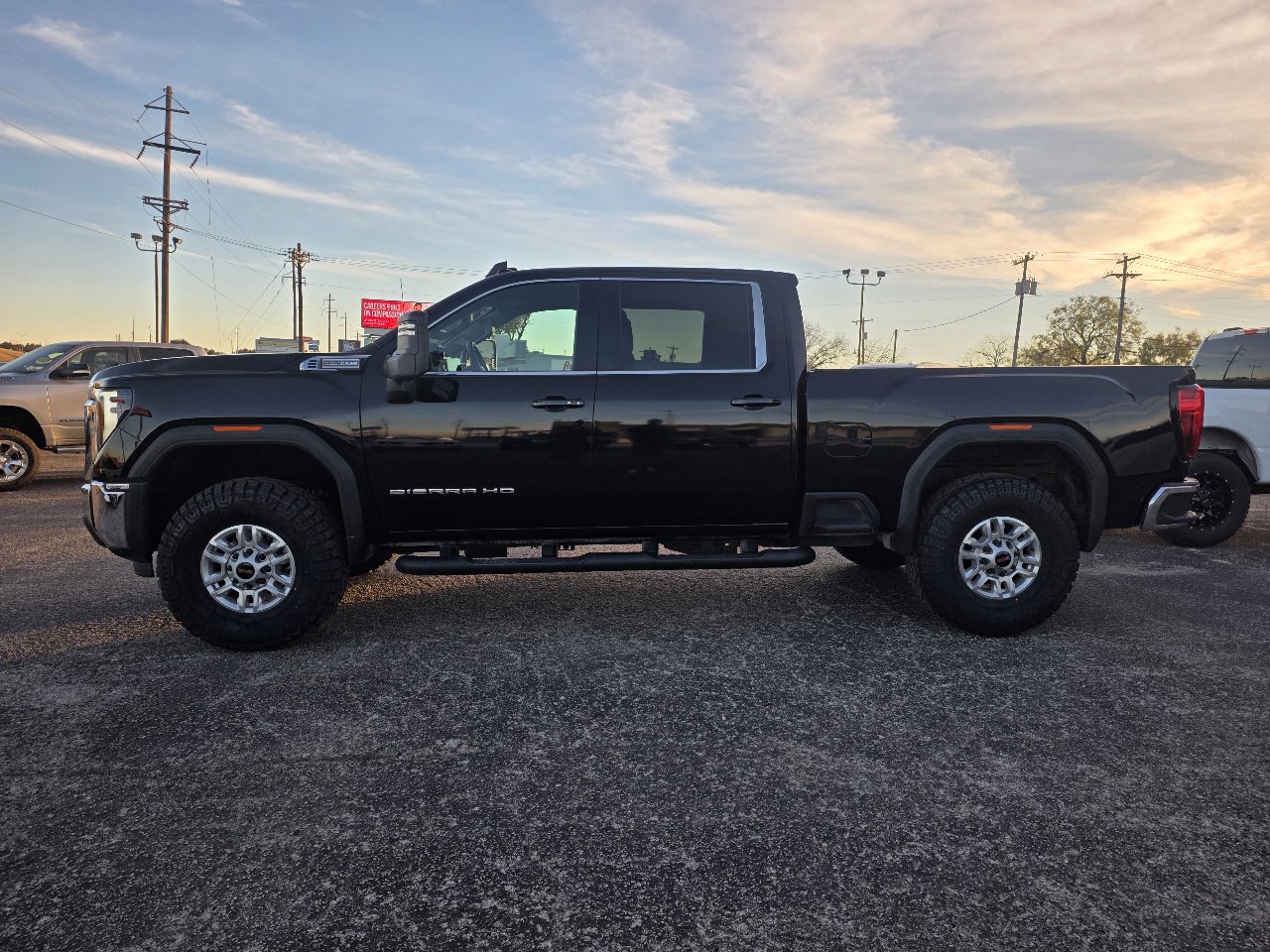 Used 2025 GMC Sierra 2500 SLE w/ SLE Value Package; image 4