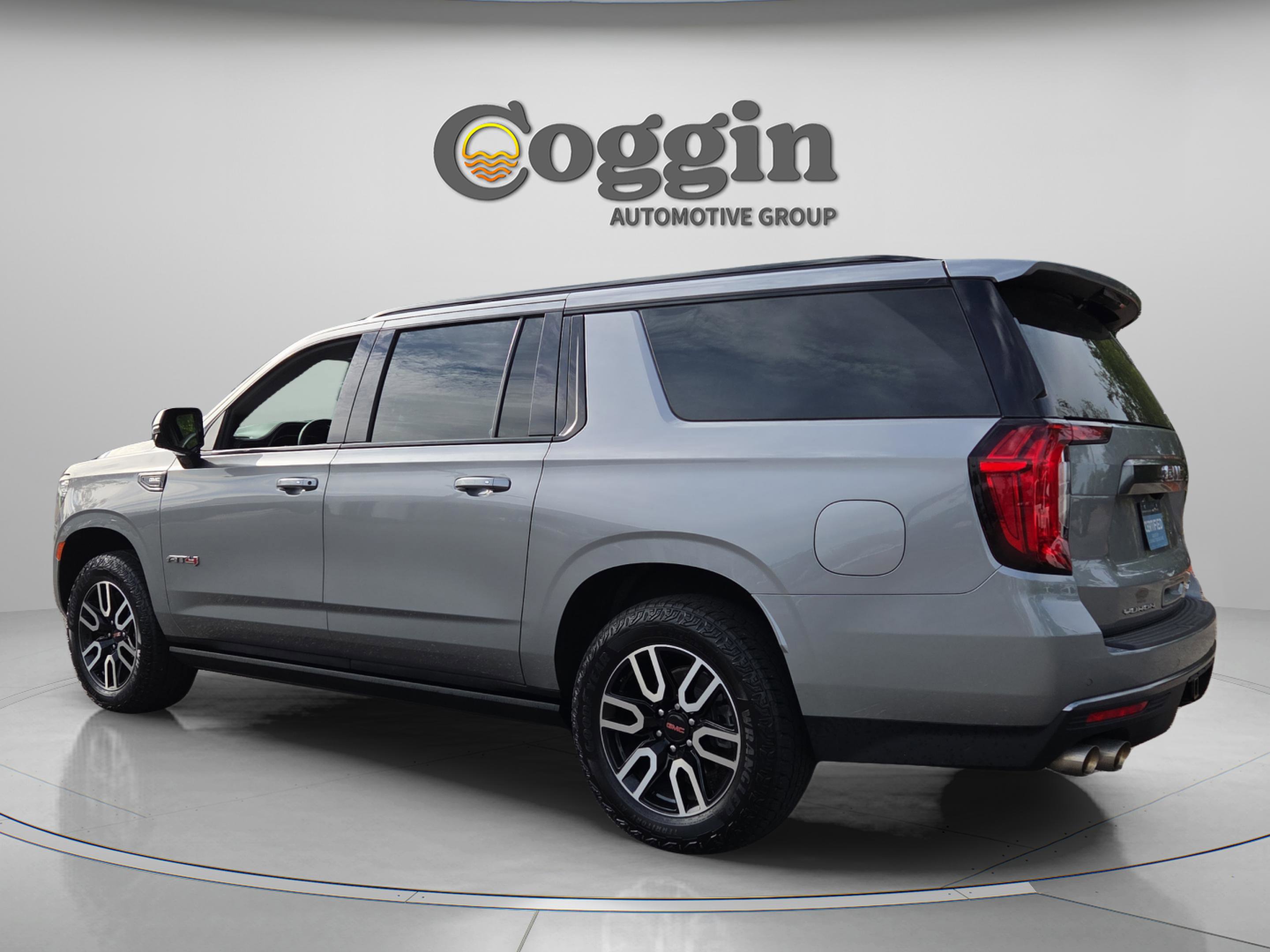 Used 2023 GMC Yukon XL AT4 w/ AT4 Premium Plus Package AWD/4WD image 3