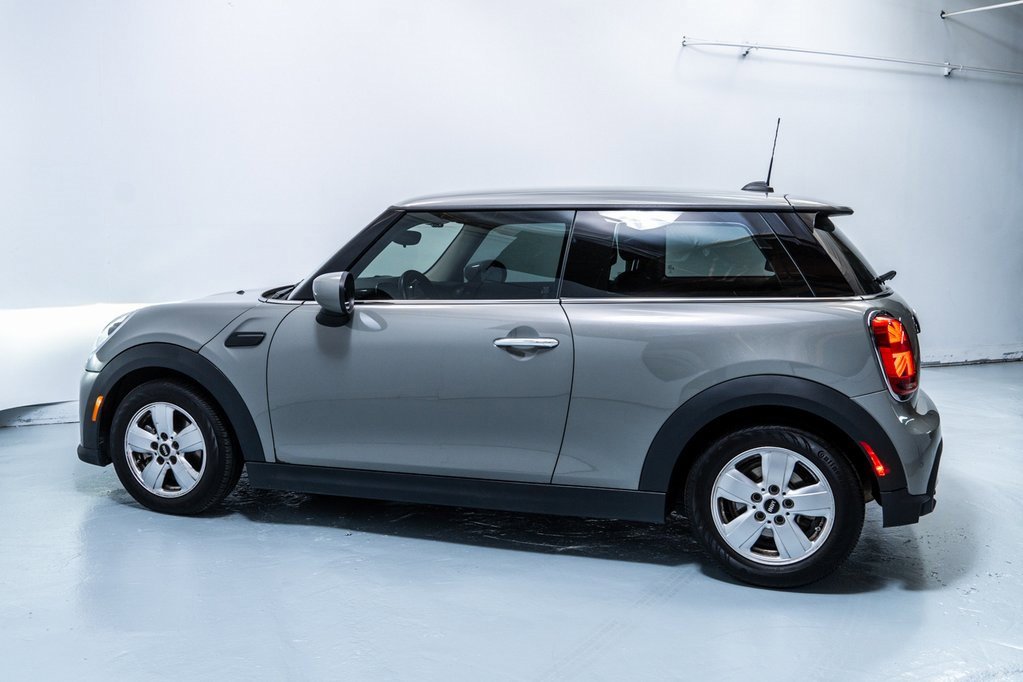 Used 2022 MINI Cooper 2-Door Hardtop image 2