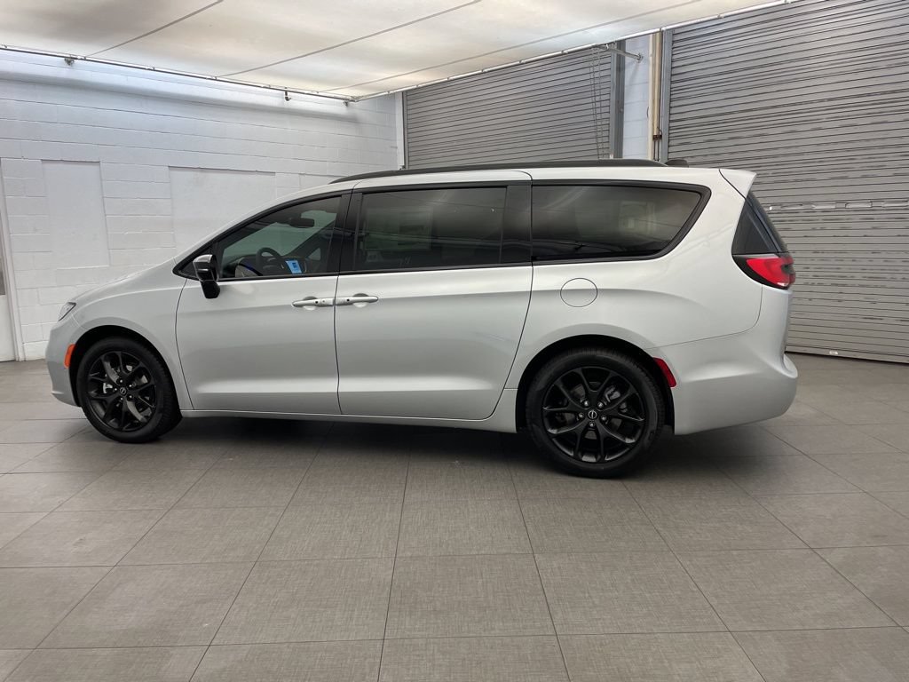 New 2026 Chrysler Pacifica Select FWD image 6