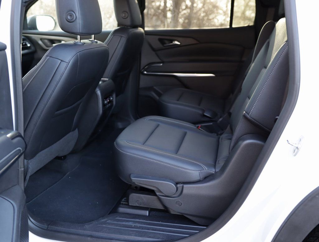 Used 2025 Chevrolet Traverse LT image 27