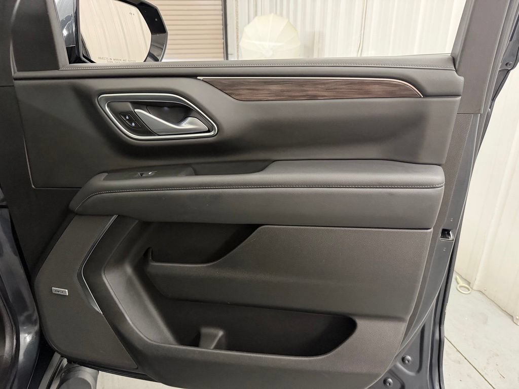 Used 2022 Chevrolet Tahoe Z71 w/ Luxury Package AWD/4WD image 53