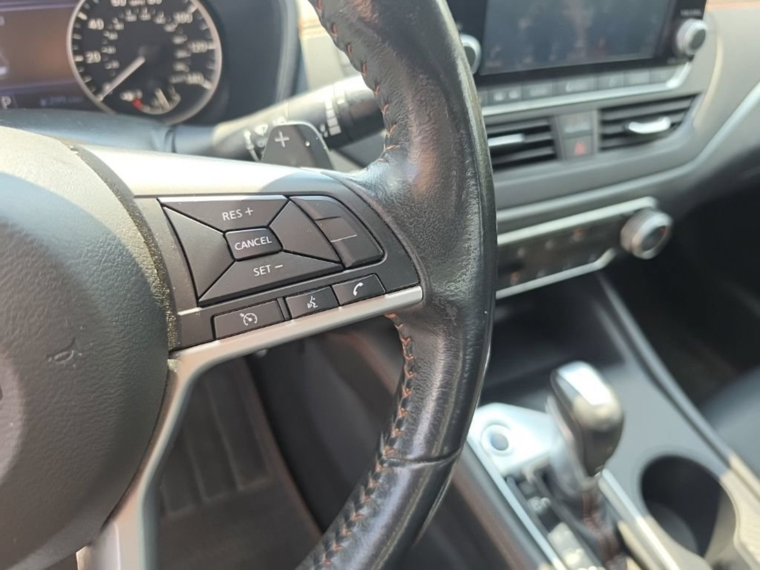 Used 2022 Nissan Altima 2.5 SR FWD image 12