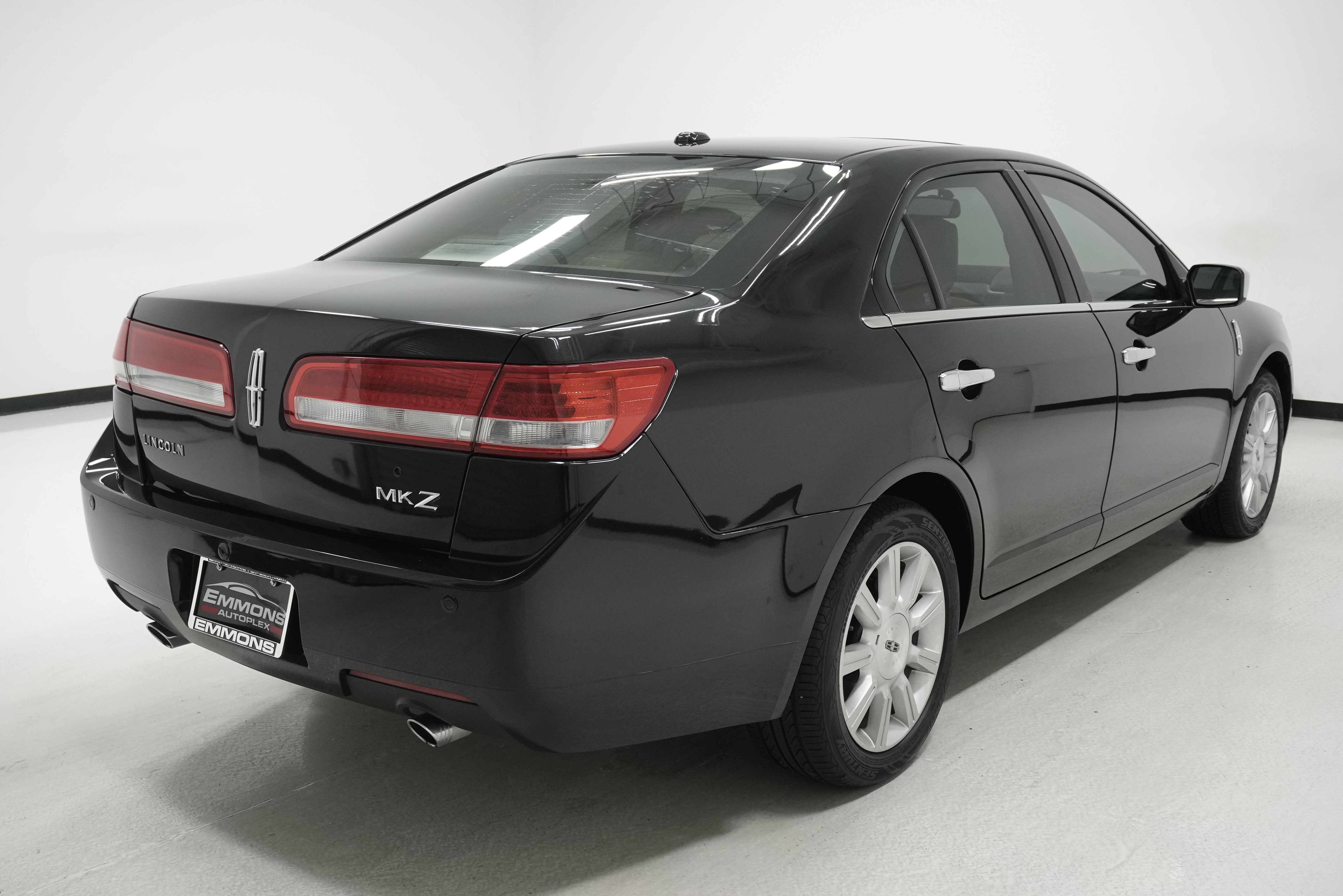 Used 2010 Lincoln MKZ image 4