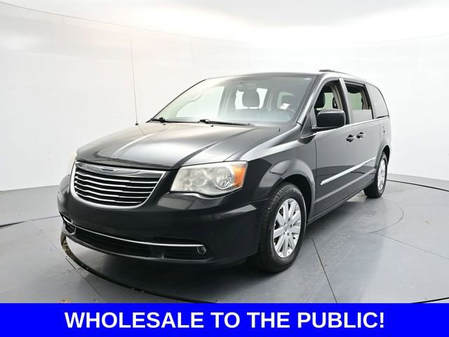 Used 2014 Chrysler Town & Country Touring image 3
