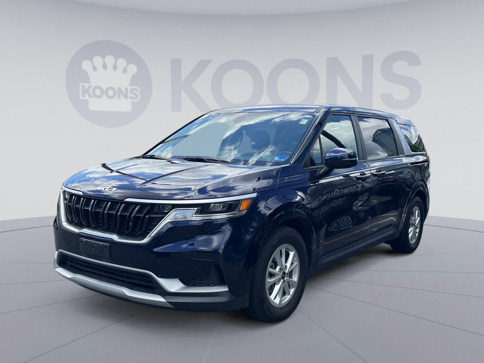 Used 2024 Kia Carnival LX FWD image 1