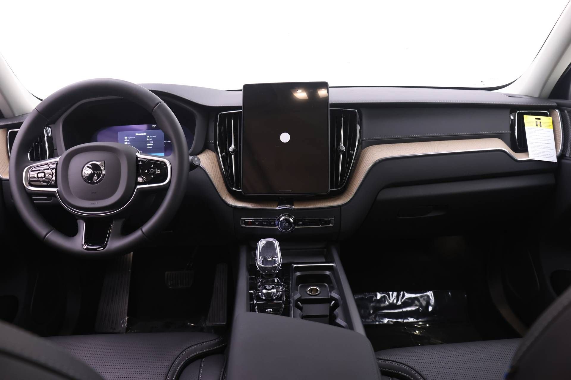 New 2026 Volvo XC60 T8 Ultra w/ Protection Package Premier AWD/4WD image 8