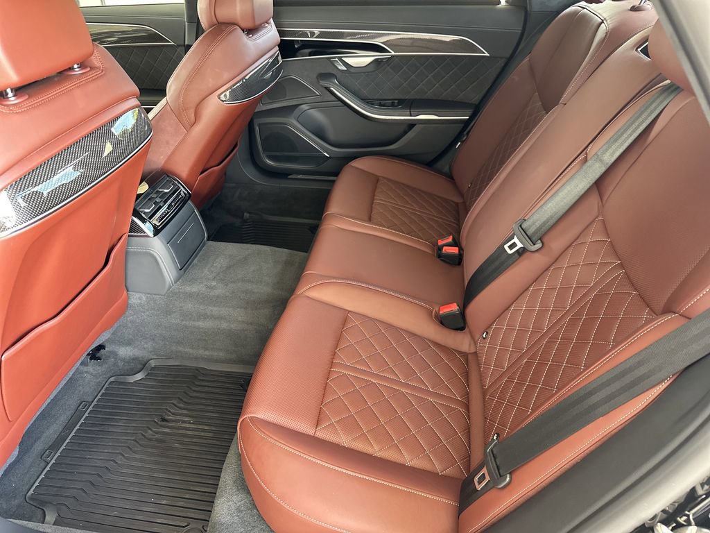 Used 2024 Audi S8 AWD/4WD image 29