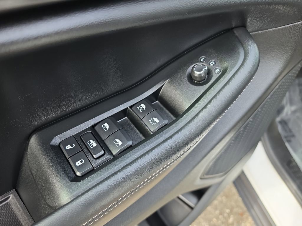 Used 2025 Jeep Grand Cherokee Laredo w/ Luxury Tech Group I image 25