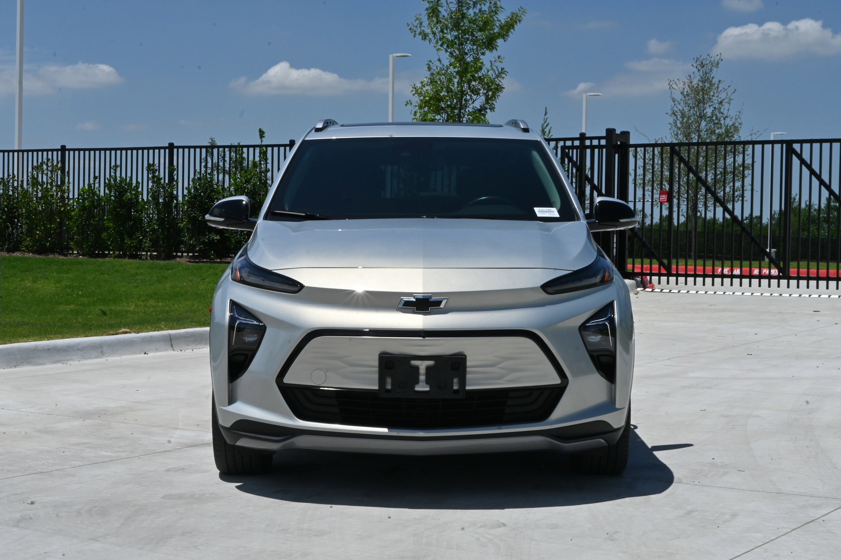 Used 2023 Chevrolet Bolt EUV Premier w/ Sun & Sound Package FWD image 3