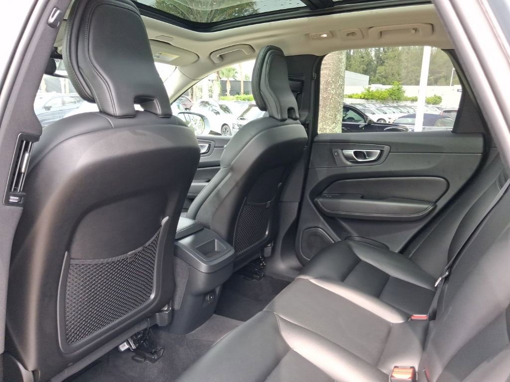 Used 2023 Volvo XC60 B5 Core FWD image 7