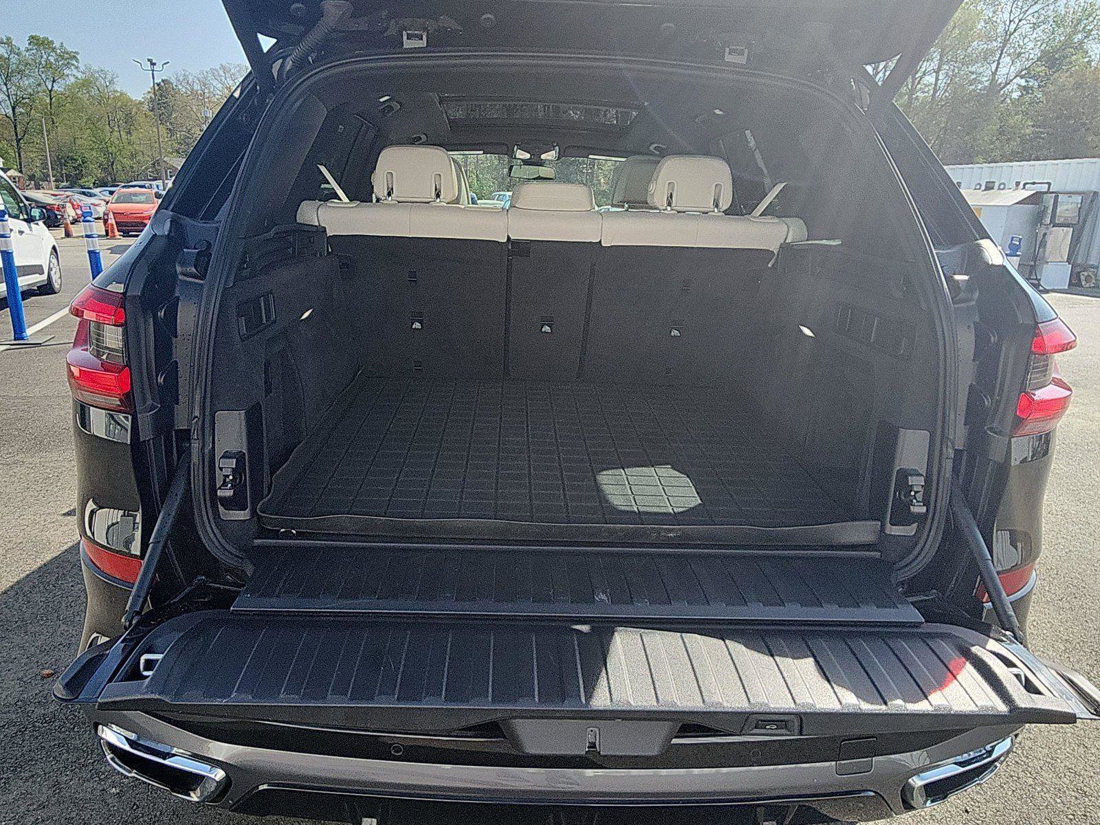 Used 2019 BMW X5 xDrive50i w/ M Sport Package image 26