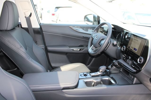 Certified 2025 Lexus NX 250 FWD w/ Accessory Package (Z1) image 5