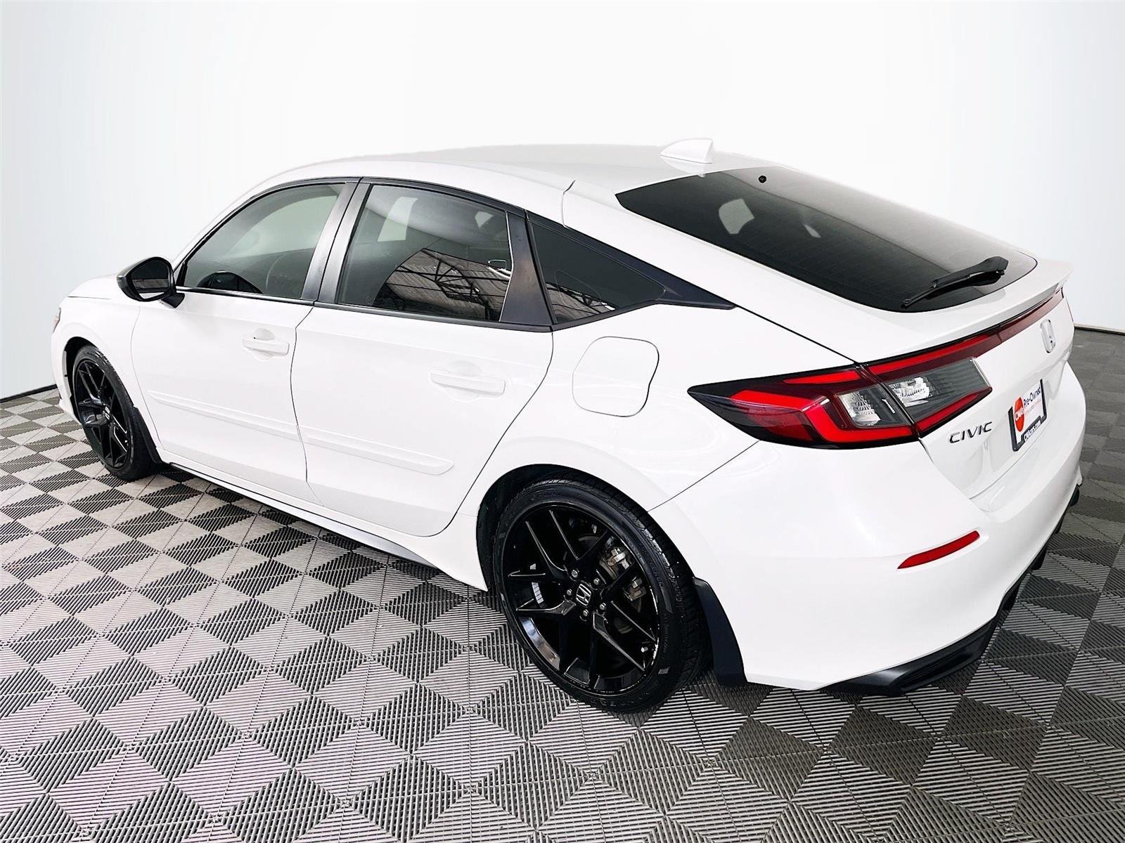 Used 2023 Honda Civic Sport image 7