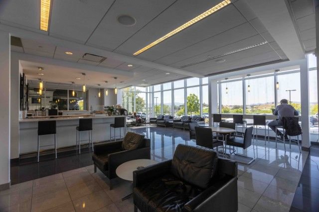 Used 2024 Mercedes-Benz EQB 300 4MATIC image 33