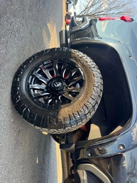 Used 2020 Chevrolet Silverado 2500 LTZ w/ LTZ Premium Package image 9