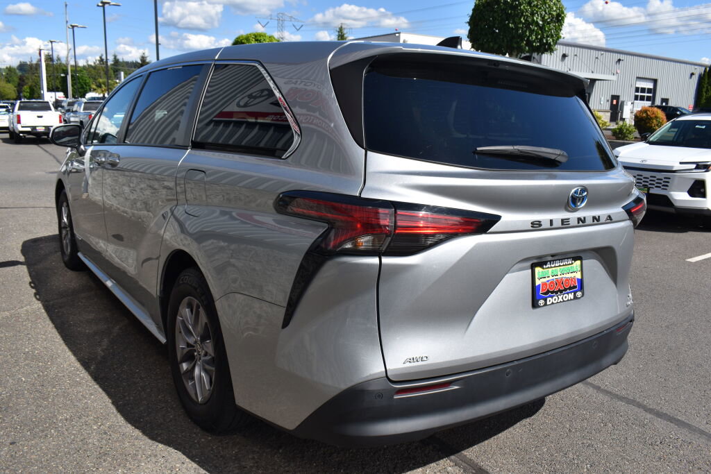 Used 2021 Toyota Sienna XLE AWD/4WD image 7