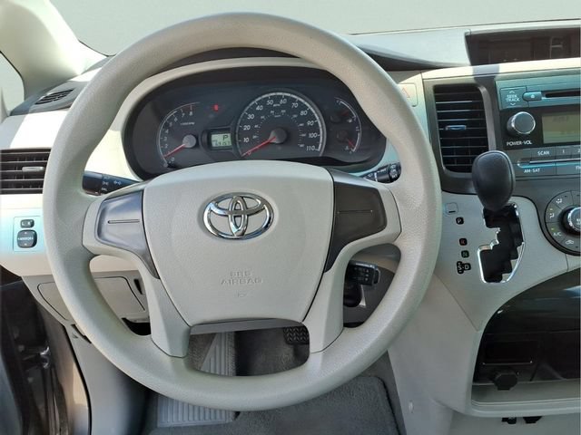 Used 2014 Toyota Sienna L FWD image 16