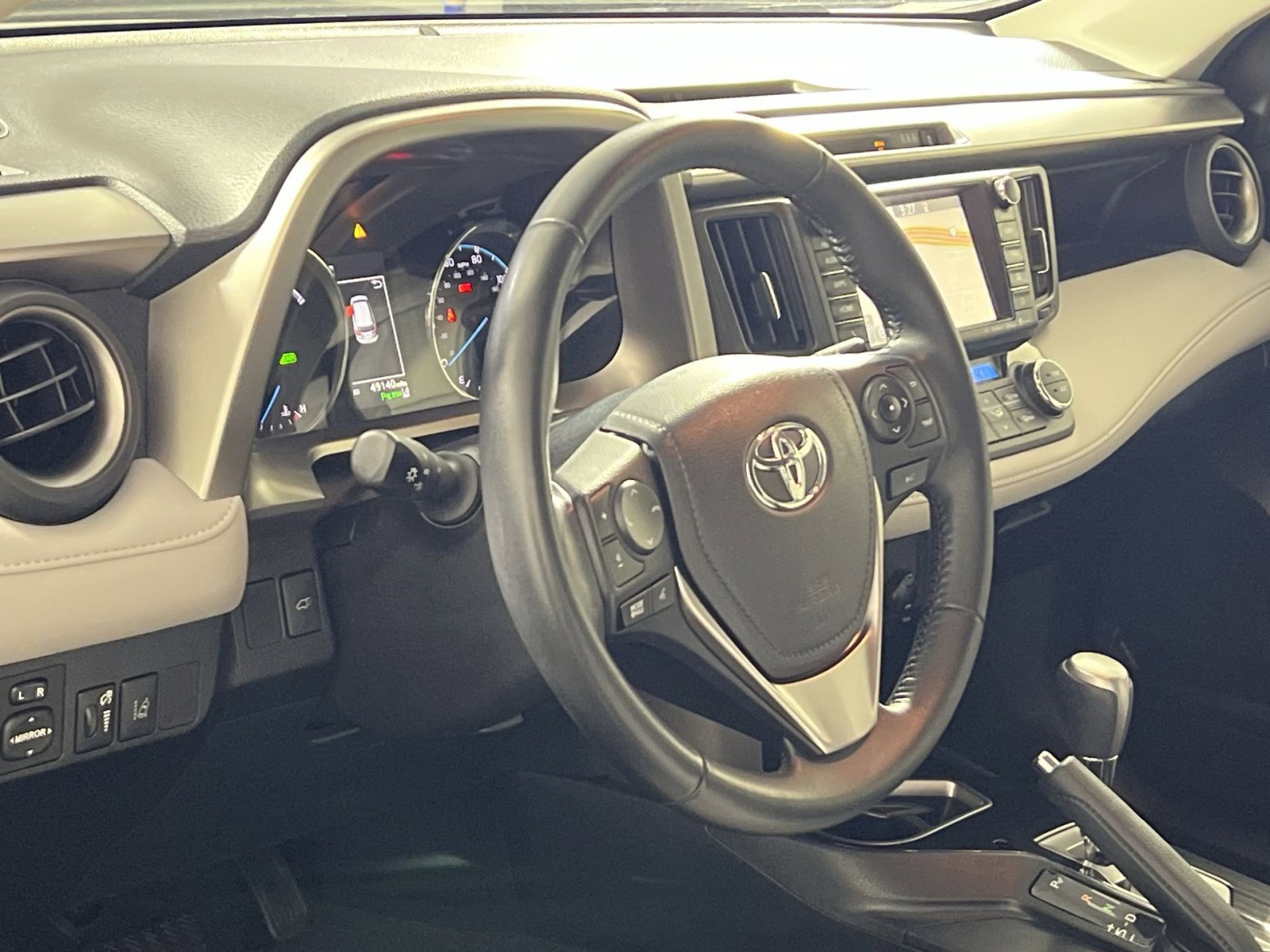 Used 2018 Toyota RAV4 Limited image 16
