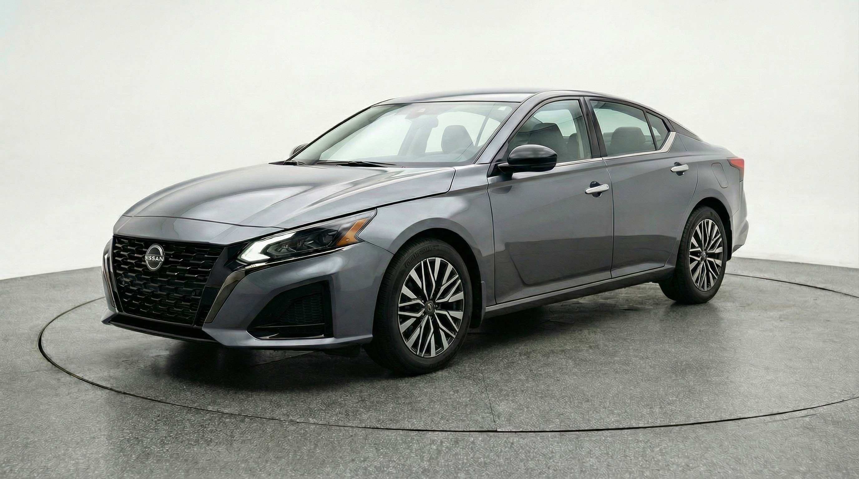 Used 2025 Nissan Altima 2.5 SV image 3