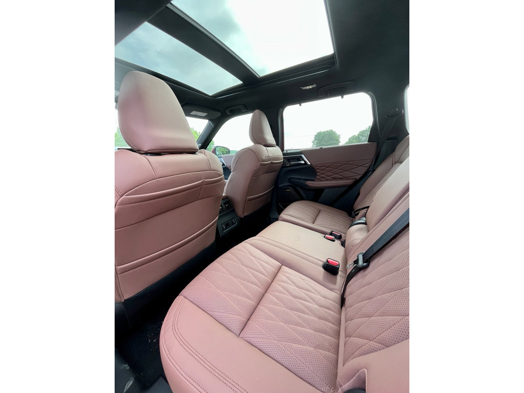New 2026 Mitsubishi Outlander SEL FWD image 17