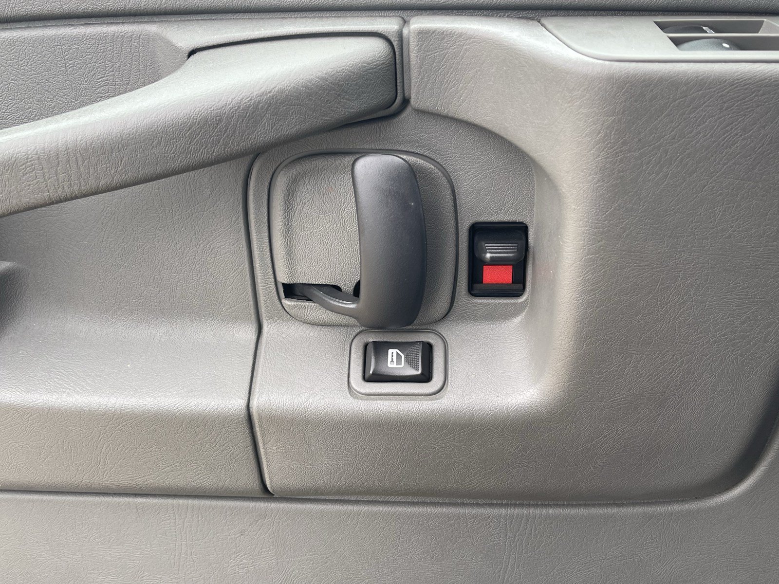 Used 2010 Chevrolet Express 1500 RWD image 23