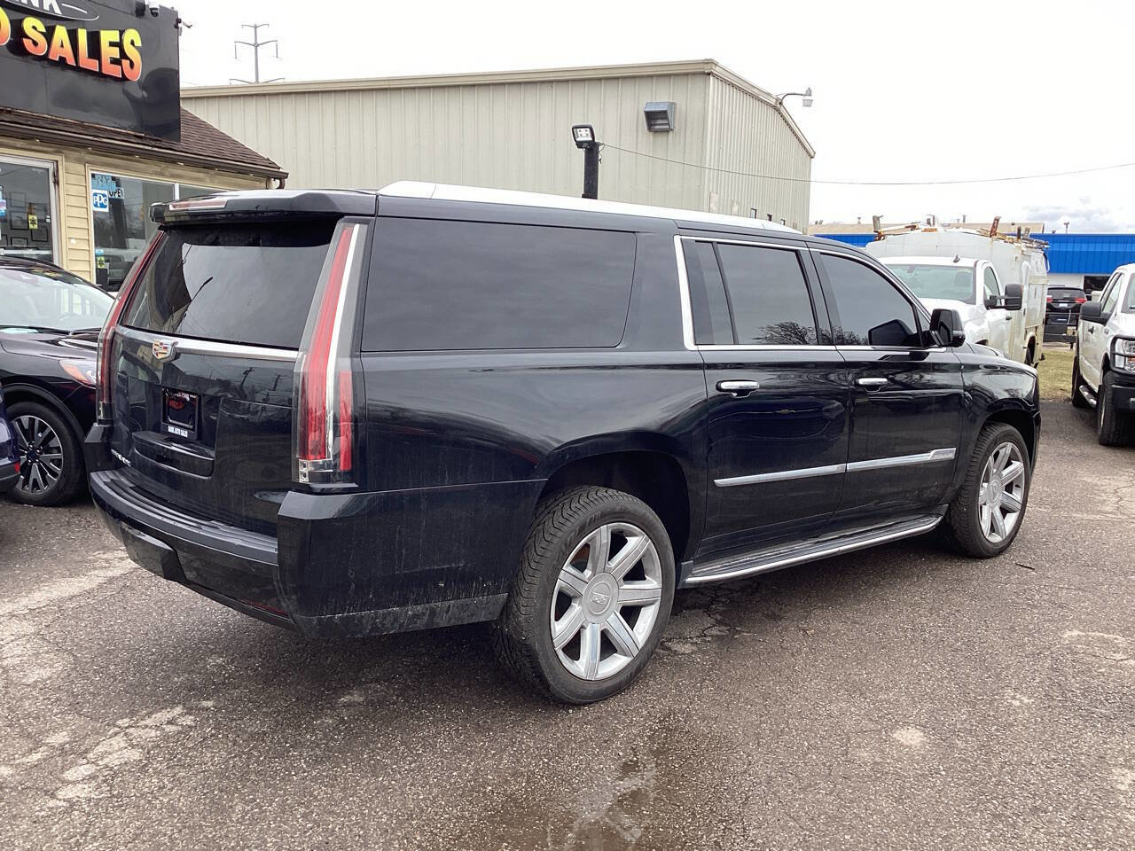 Used 2017 Cadillac Escalade ESV Luxury AWD/4WD image 10