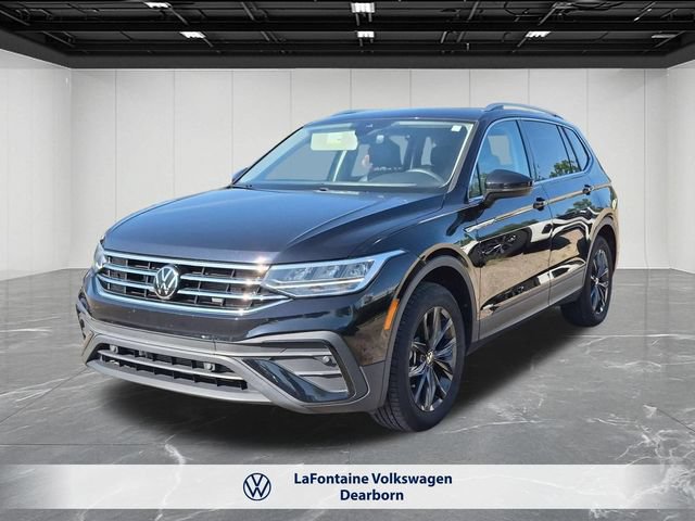 Certified 2024 Volkswagen Tiguan SE w/ Panoramic Sunroof Package AWD/4WD image 1