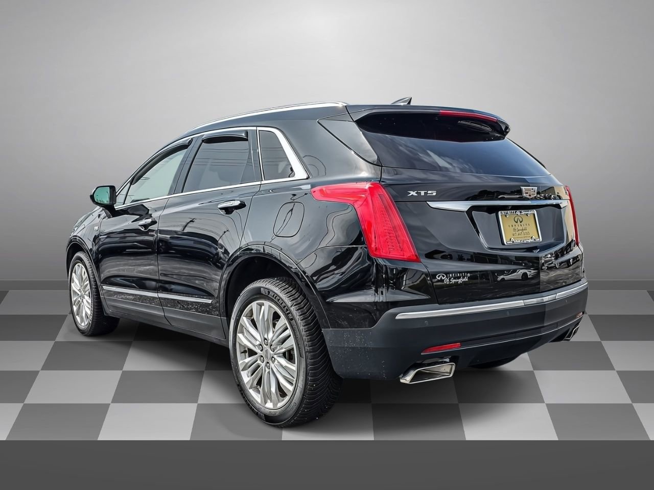 Used 2018 Cadillac XT5 Premium Luxury FWD image 4