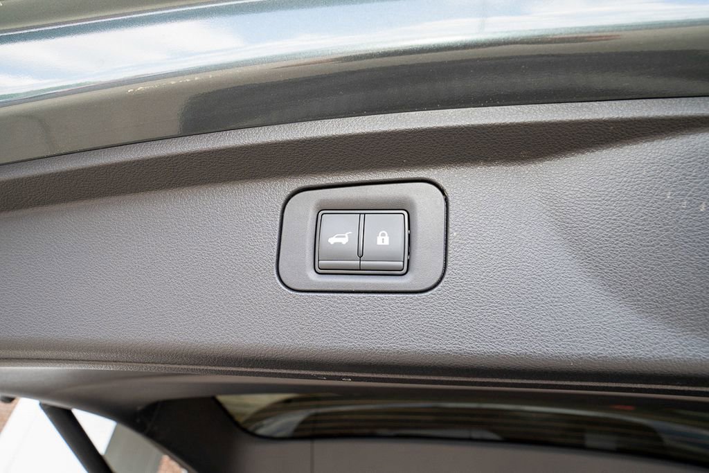 Used 2025 Nissan Armada SL w/ Captain's Chari Seat Package AWD/4WD image 6