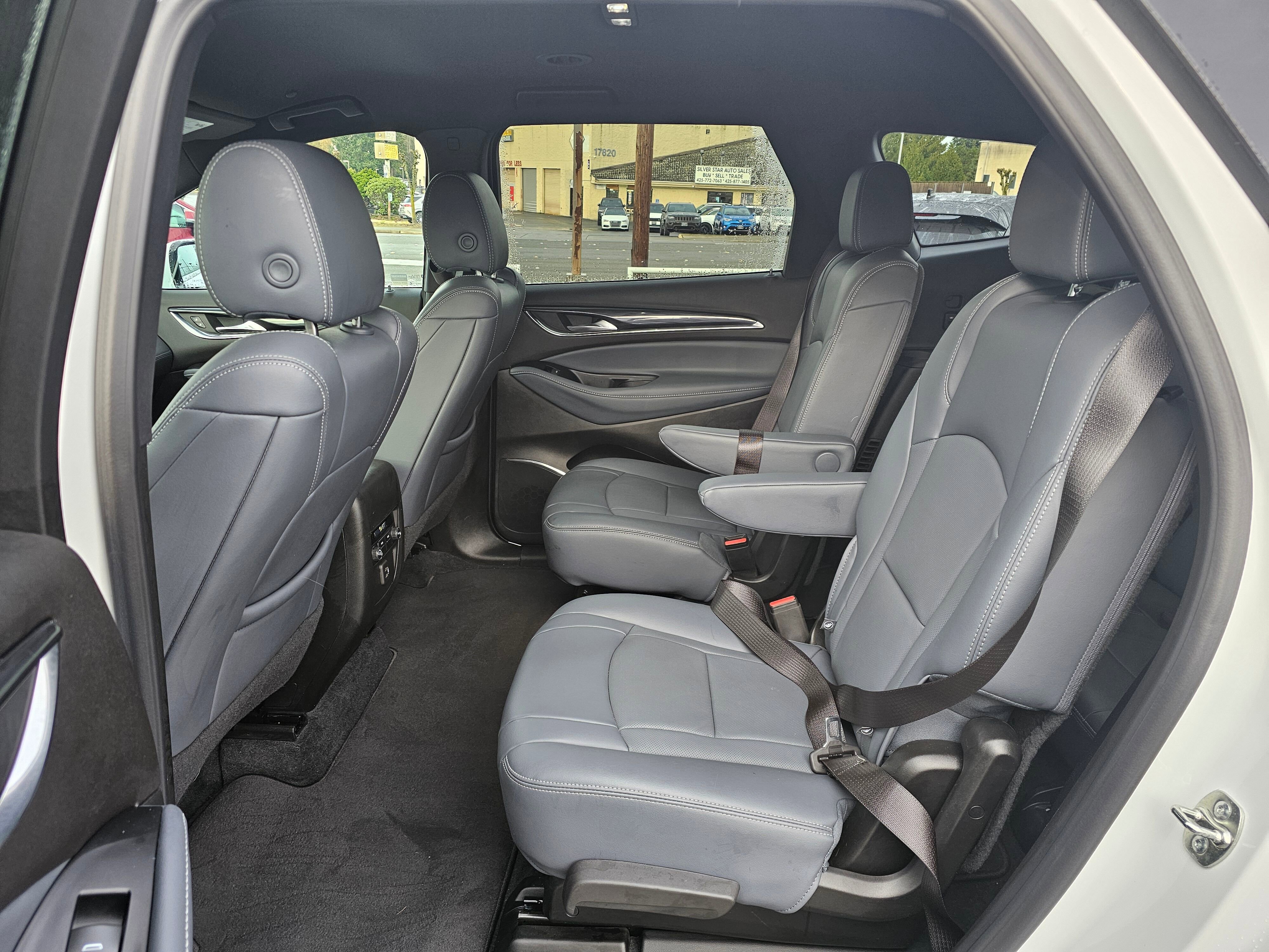 Used 2024 Buick Enclave Essence image 17