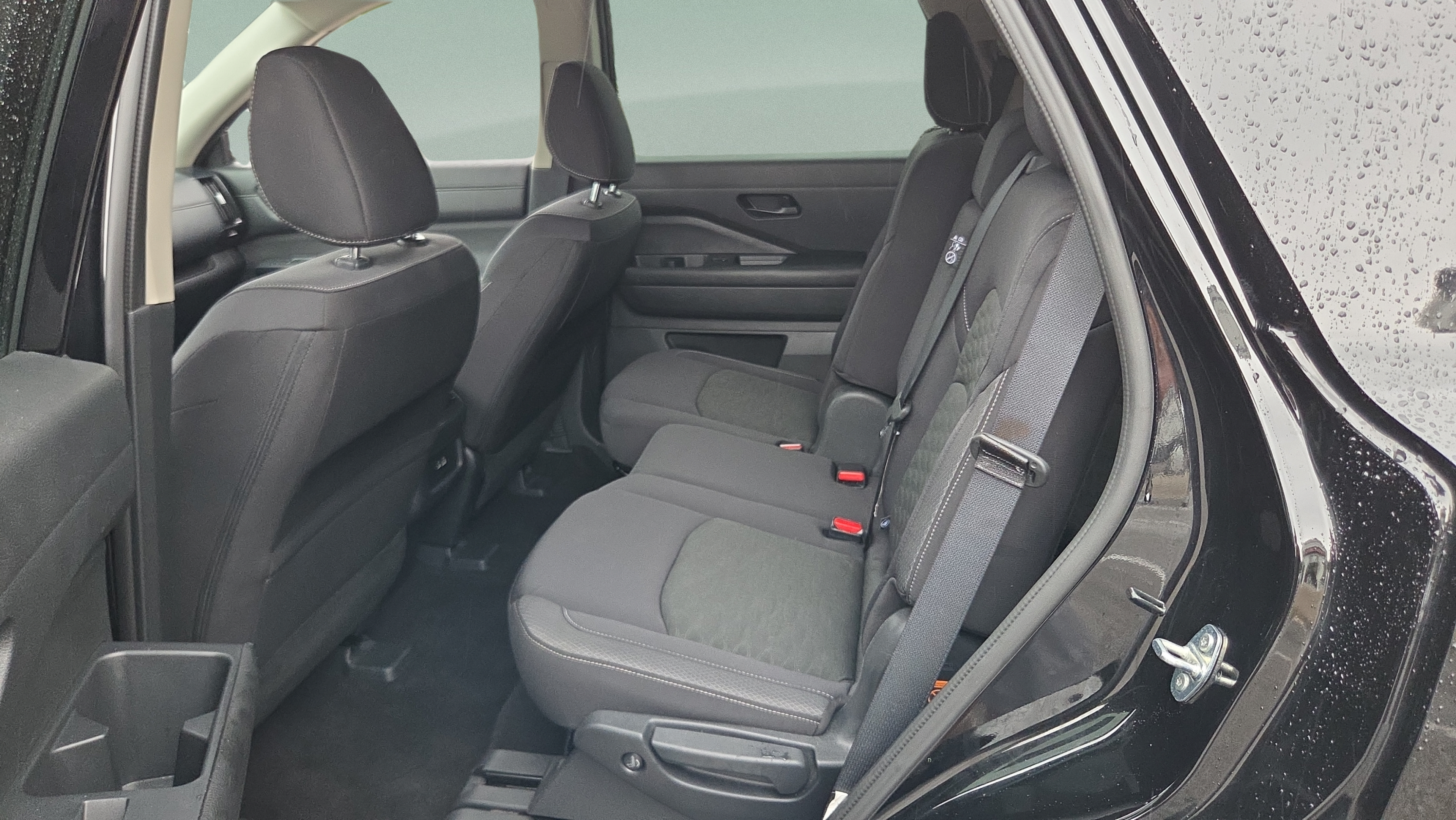 Used 2024 Nissan Pathfinder SV FWD image 11