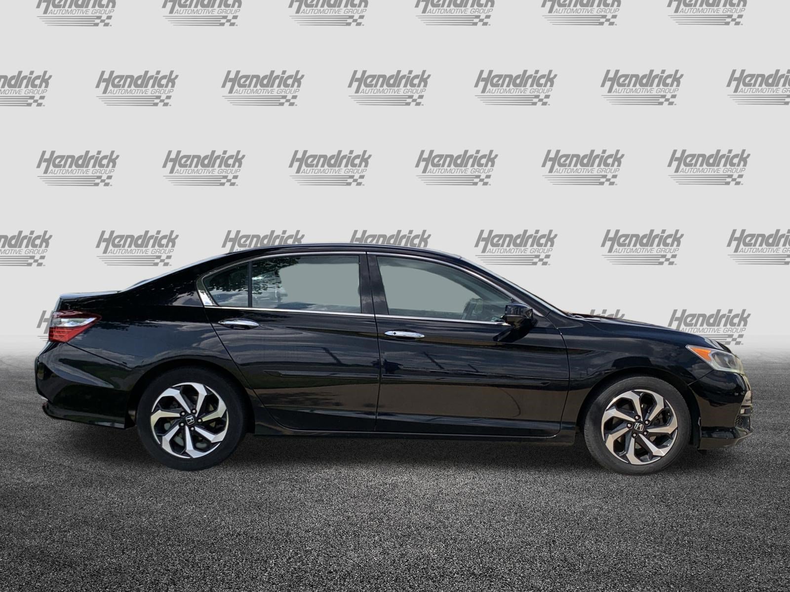 Used 2017 Honda Accord EX-L image 11