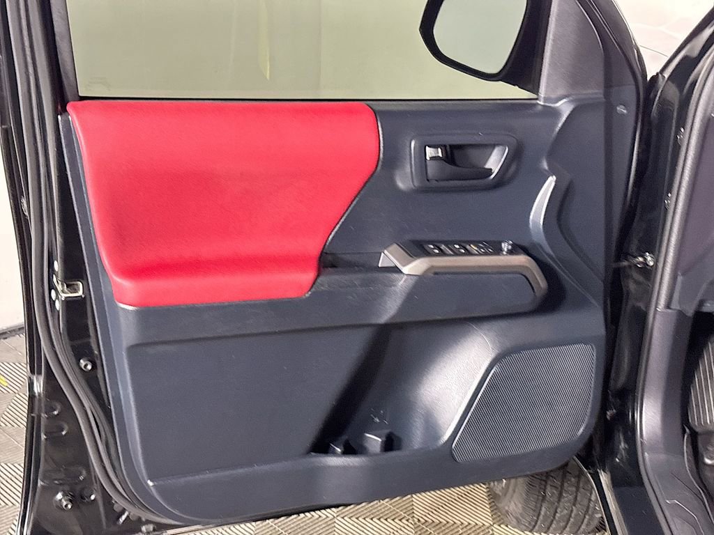 Used 2019 Toyota Tacoma SR5 image 10