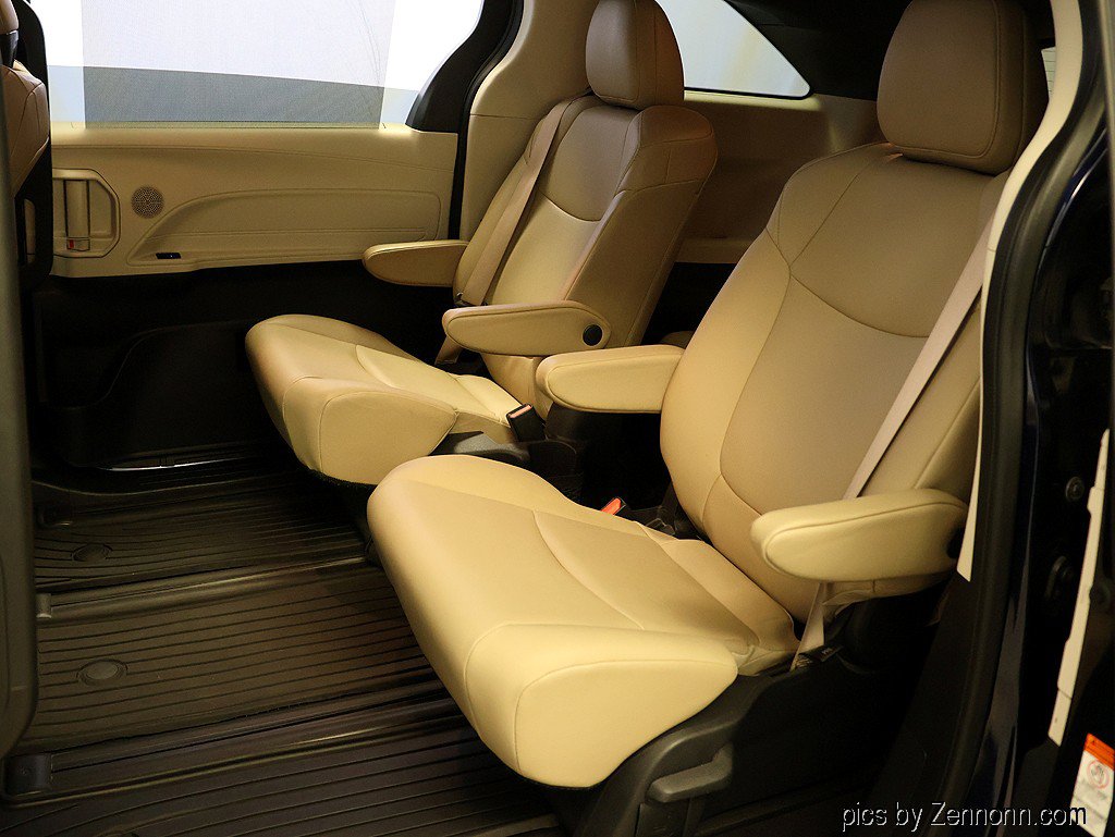 Used 2022 Toyota Sienna XLE FWD image 12