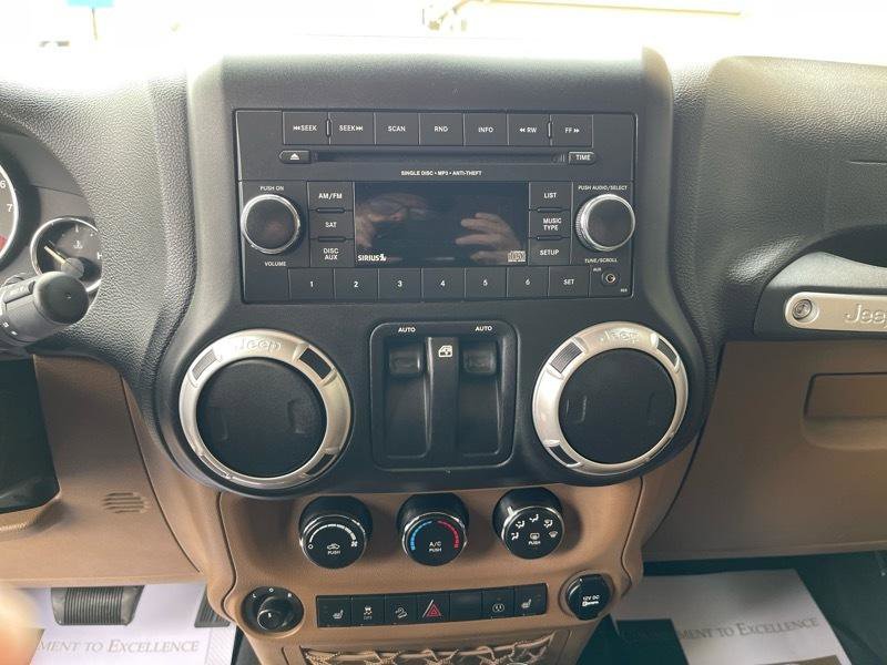 Used 2015 Jeep Wrangler Sahara image 27