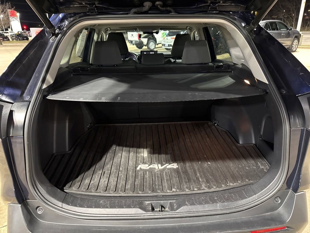 Used 2020 Toyota RAV4 XLE w/ Convenience Package image 15