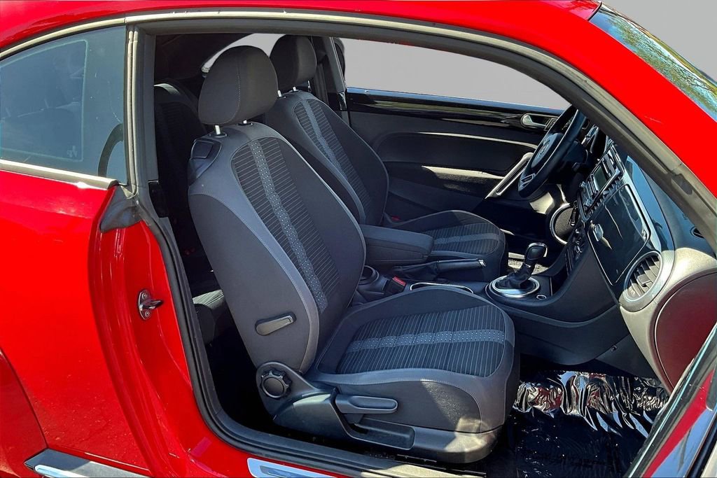 Used 2014 Volkswagen Beetle R-Line image 25