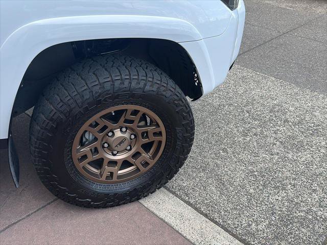 Certified 2020 Toyota 4Runner Venture w/ Moonroof Package AWD/4WD image 24