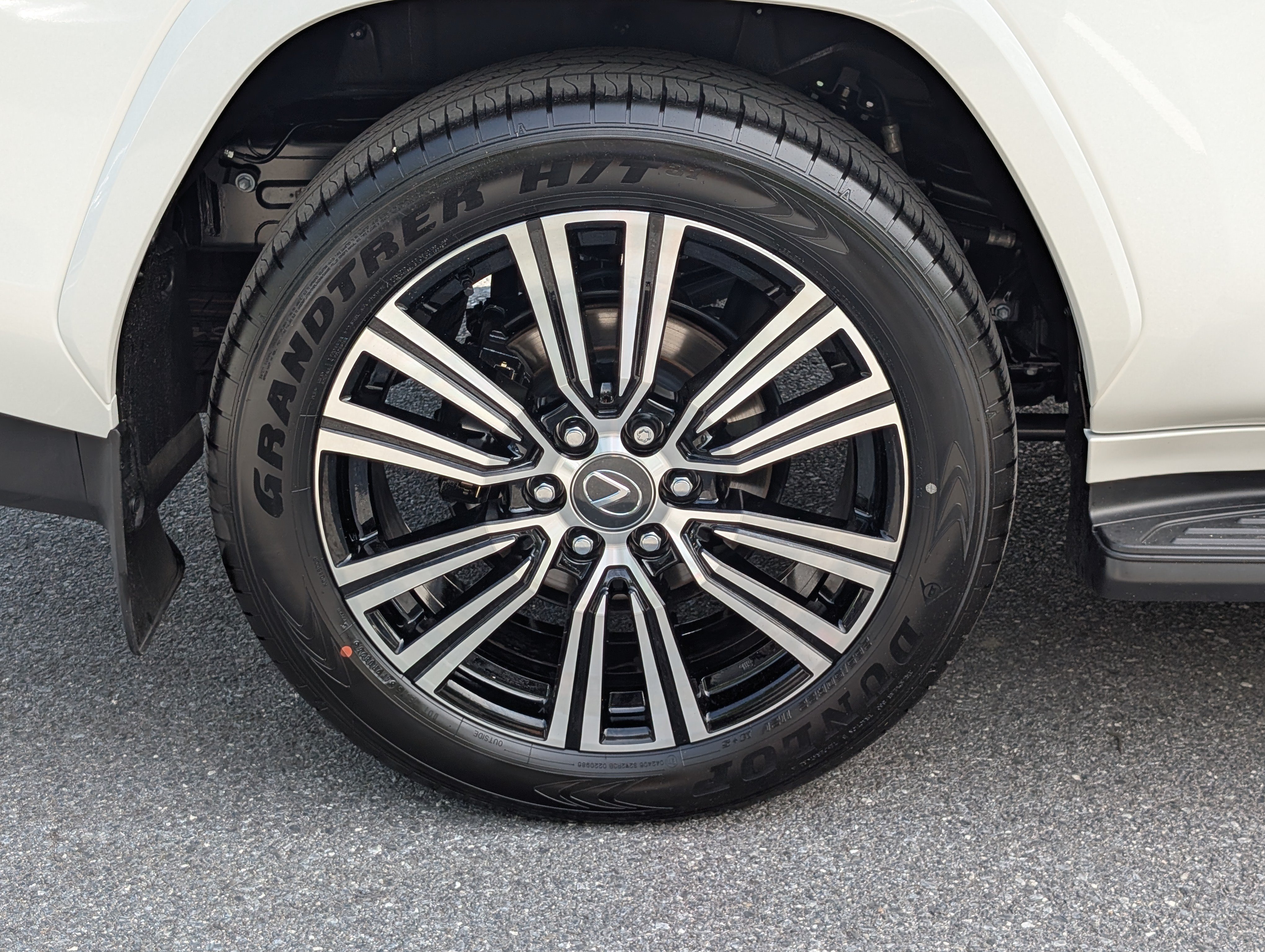 New 2026 Lexus LX 600 4WD w/ Luxury Package image 6