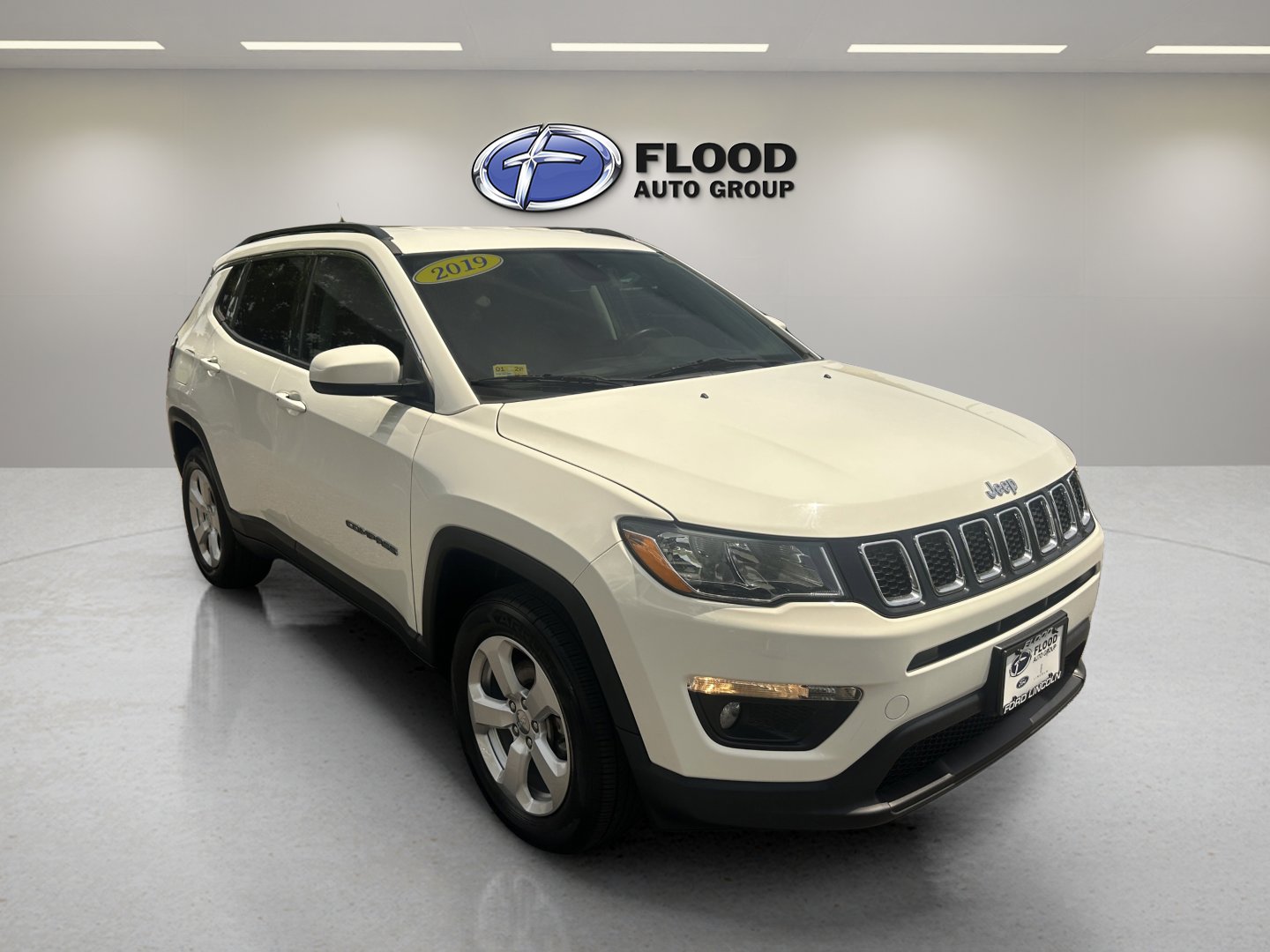 Used 2019 Jeep Compass Latitude w/ Cold Weather Group AWD/4WD image 1