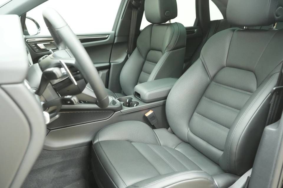New 2026 Porsche Macan AWD/4WD image 5
