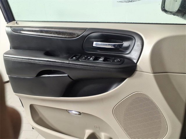 Used 2013 Dodge Grand Caravan SXT w/ Entertainment Group 1 image 25