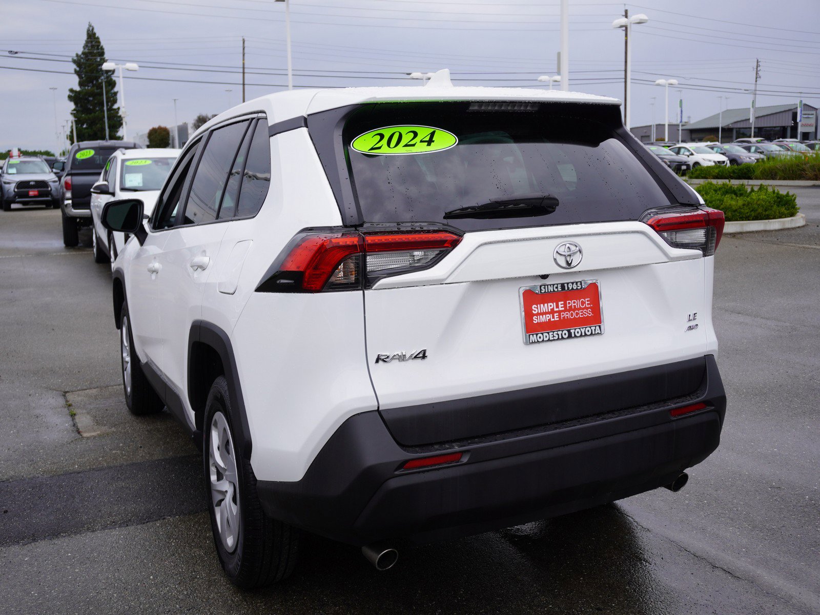 Used 2024 Toyota RAV4 LE AWD/4WD image 8