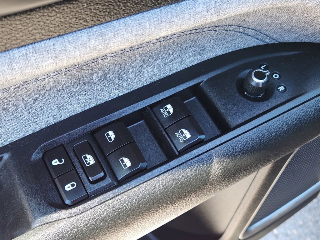 Used 2024 Jeep Compass Latitude image 17