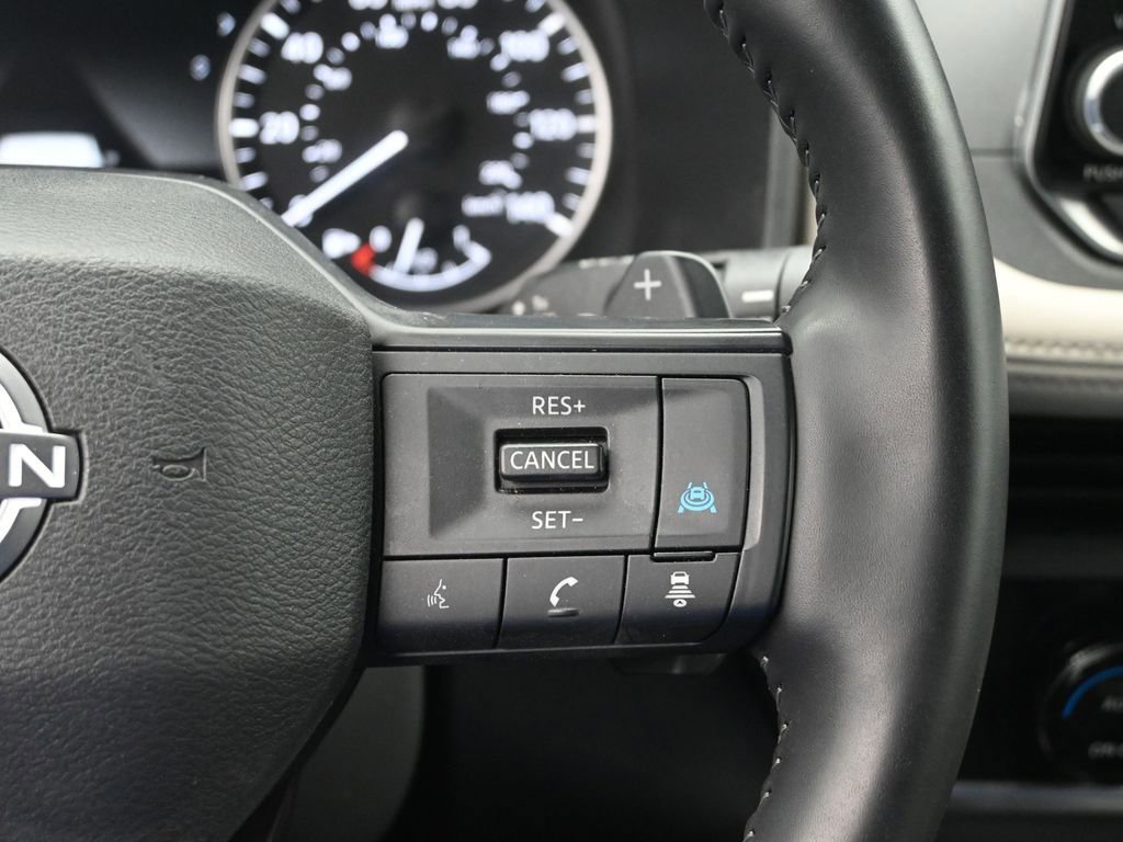 Used 2025 Nissan Rogue SV AWD/4WD image 14