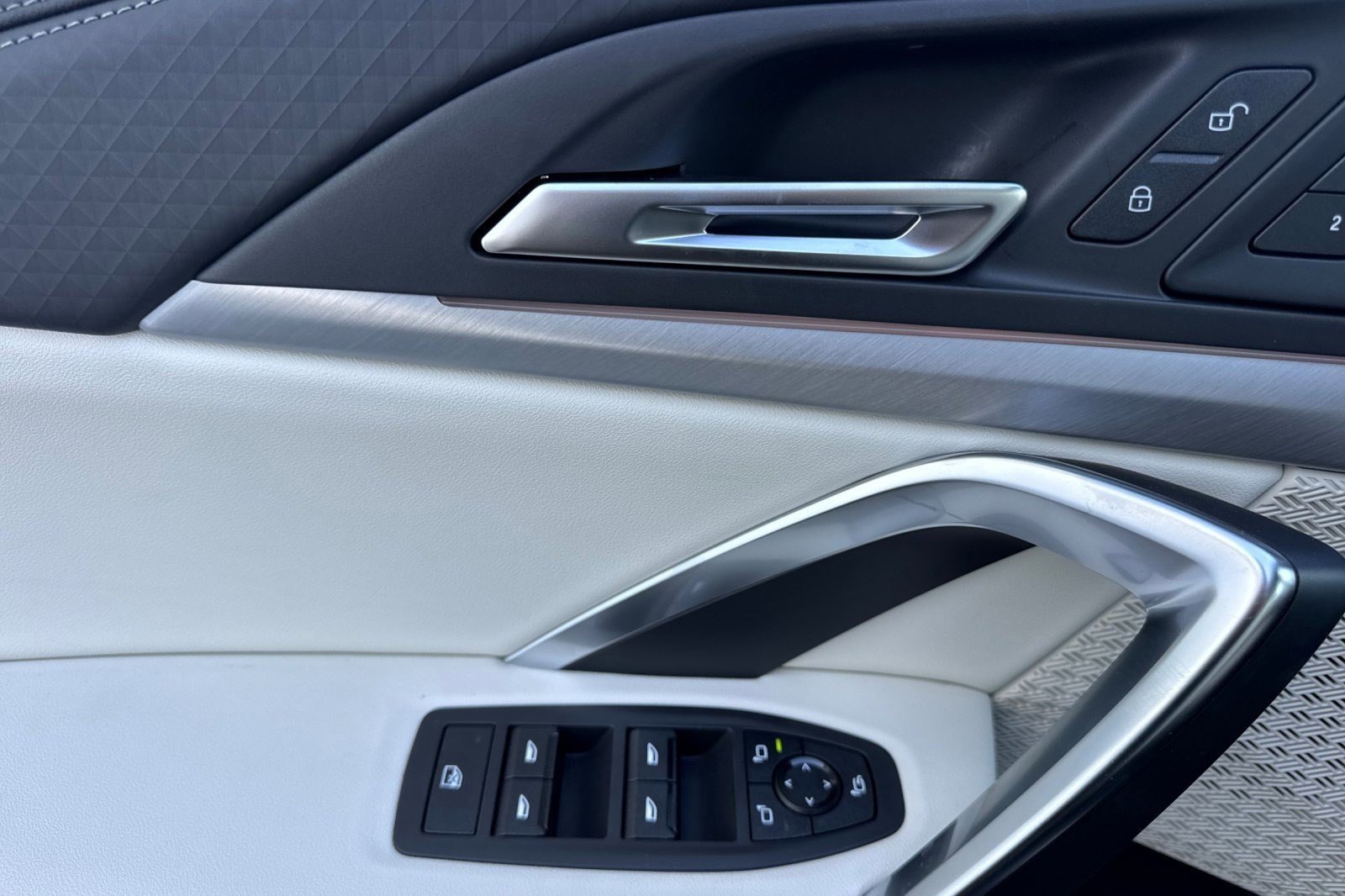 New 2026 BMW X2 xDrive28i w/ Technology Package image 14