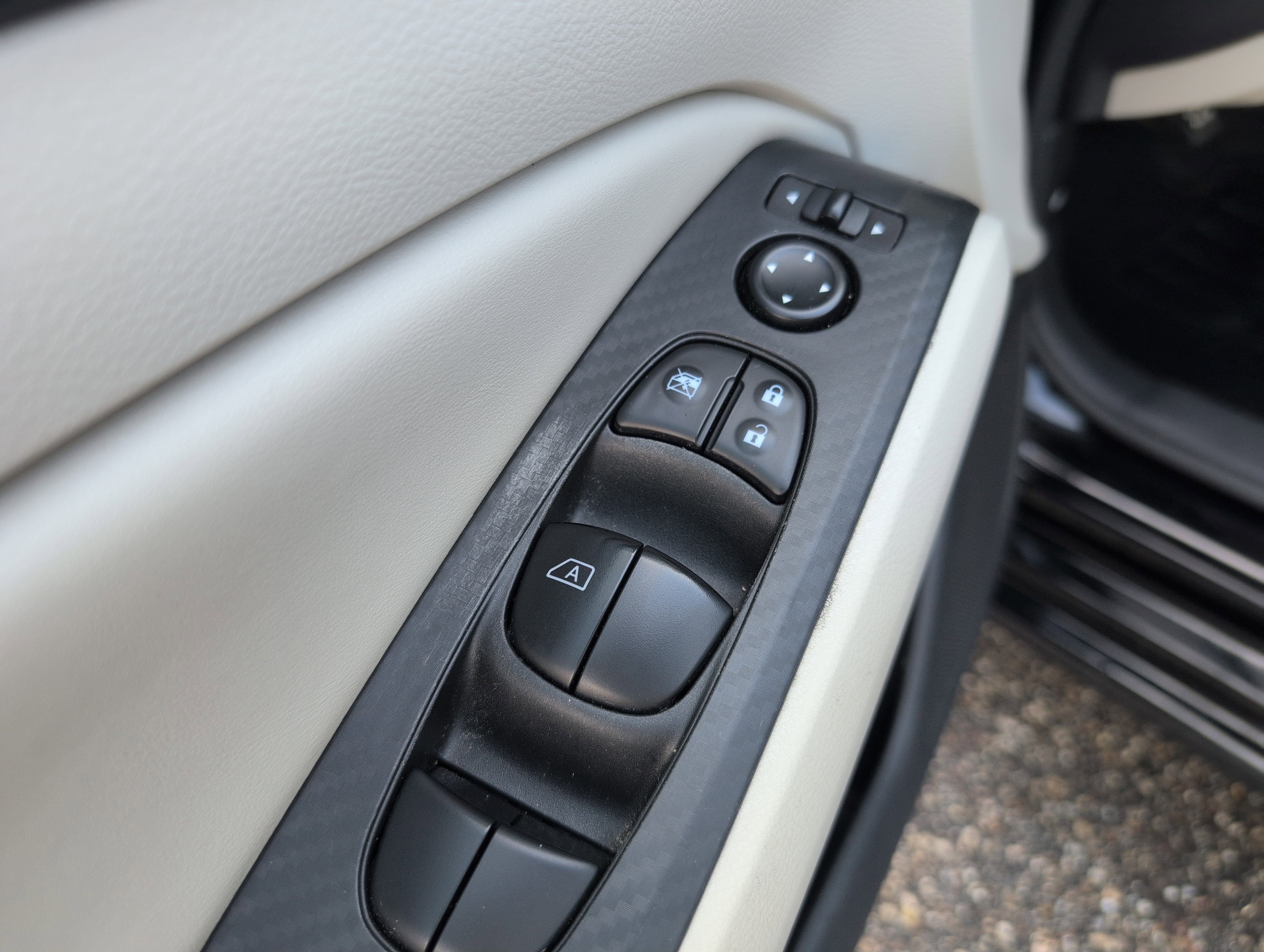 Used 2024 Nissan Altima 2.5 SV image 12