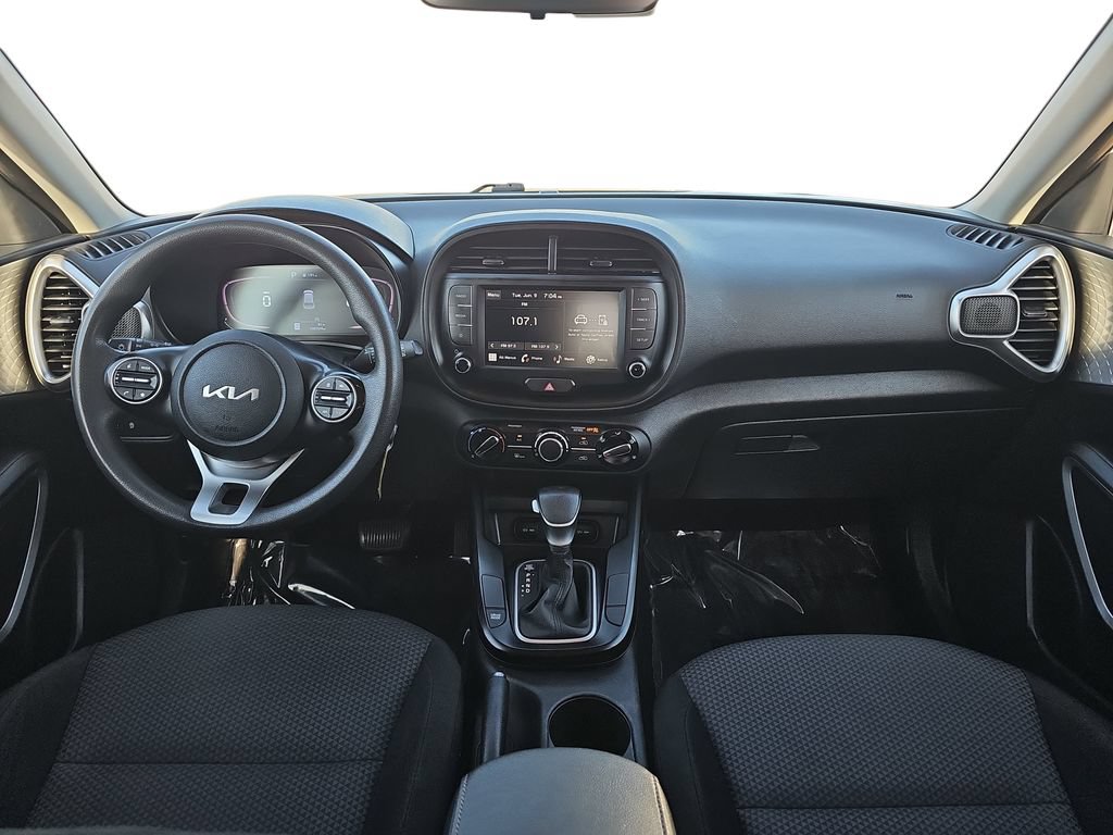 Used 2024 Kia Soul LX w/ Option Group 015 FWD image 9